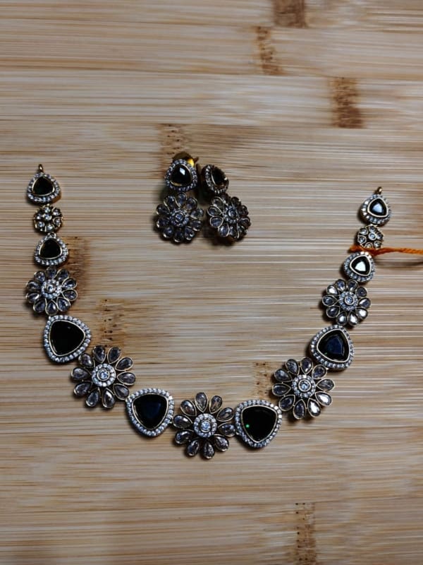 Victoria jewellery set