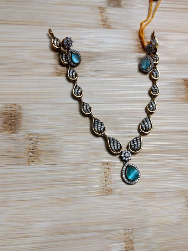 Victoria jewellery set