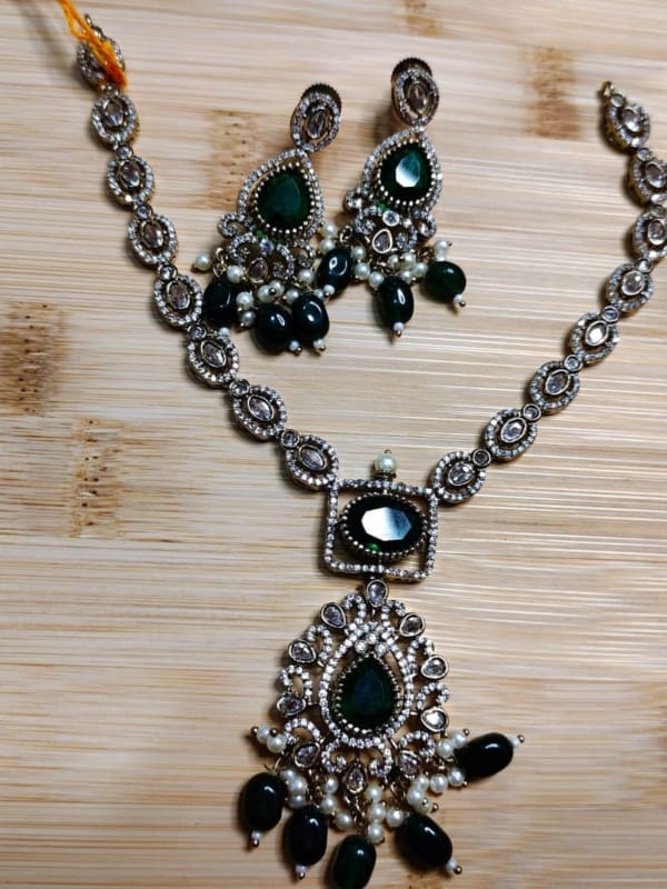Victoria jewellery set