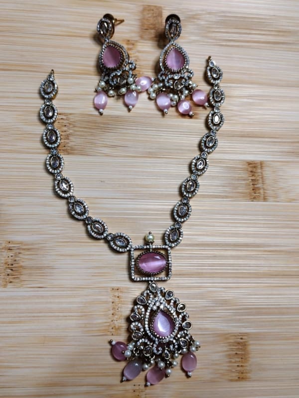 Victoria jewellery set