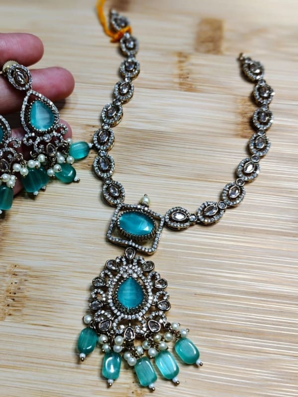 Victoria jewellery set