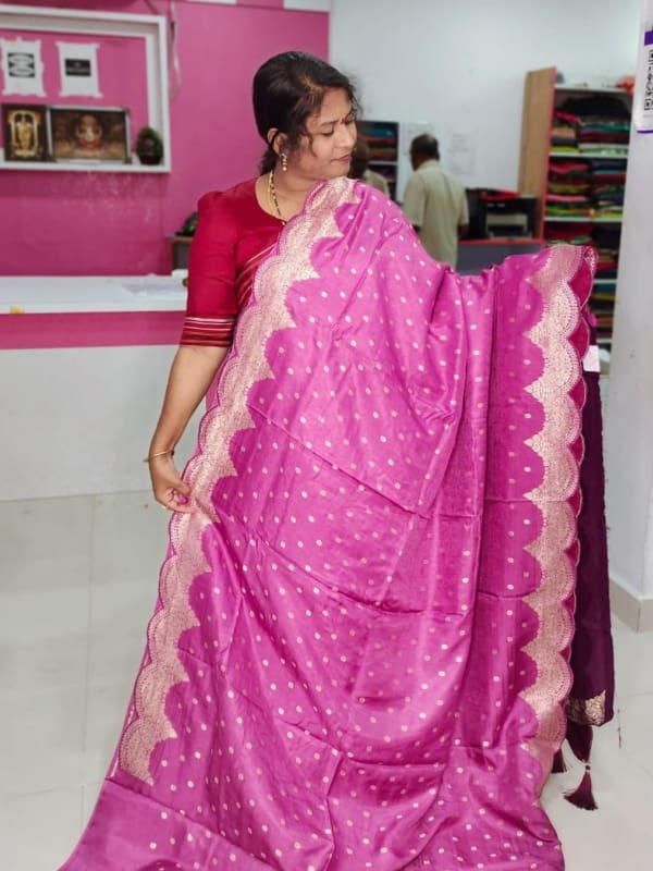 Pure dola silk saree with contrast blouse and pallu