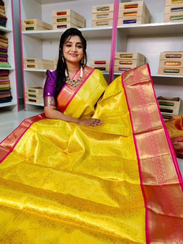 Soft banarasi silk saree with kanchi boaders with contrast blouse