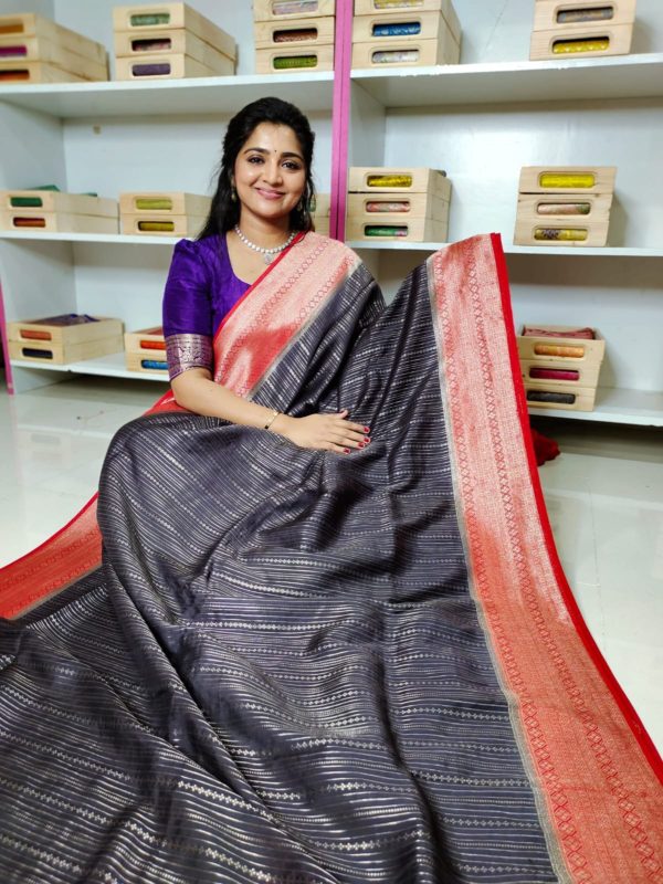 Matka crepsilk saree with contrast kanchi boaders with contrast blouse and pallu
