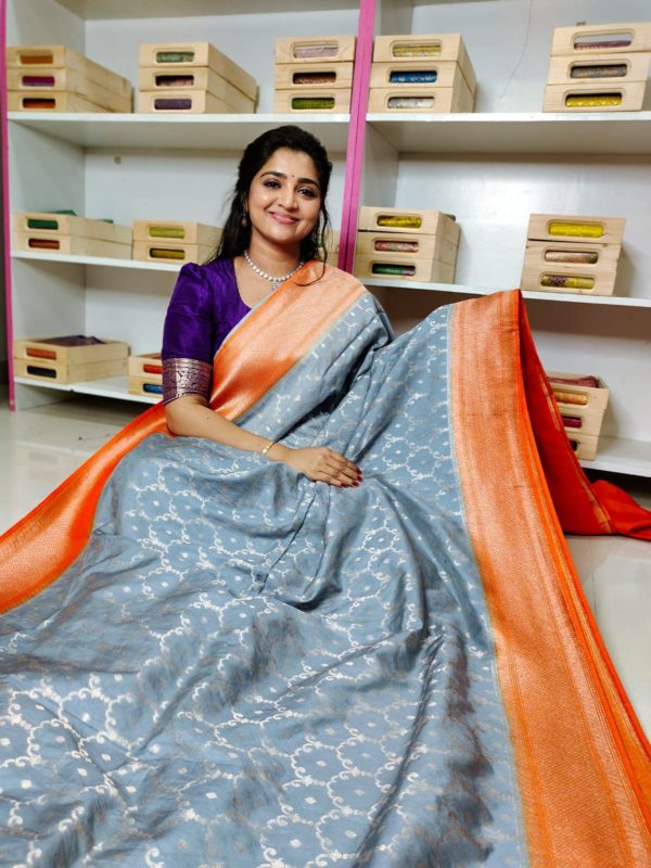 Matka crepsilk saree with contrast kanchi boaders with contrast blouse and pallu