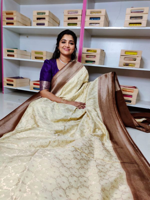 Matka crepsilk saree with contrast kanchi boaders with contrast blouse and pallu