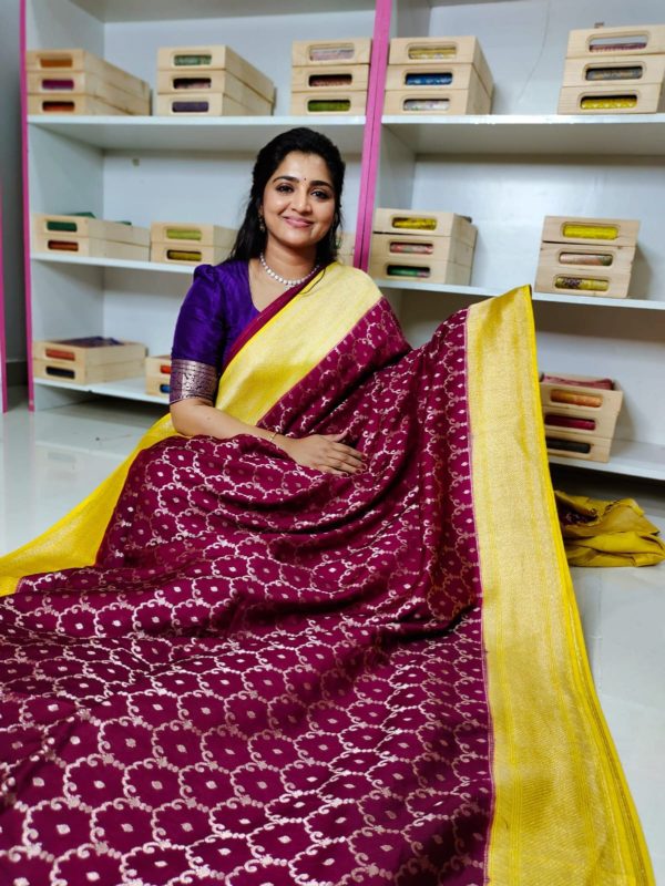 Matka crepsilk saree with contrast kanchi boaders with contrast blouse and pallu