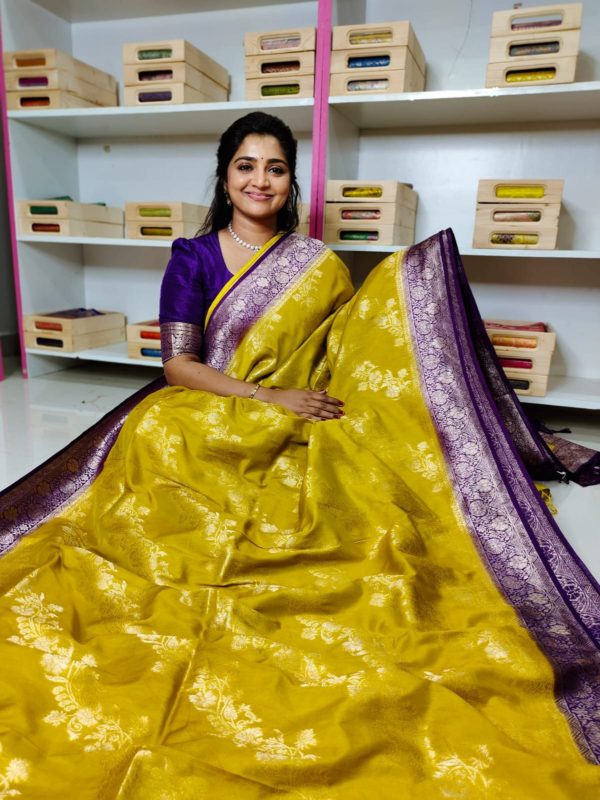 Matka crepsilk saree with contrast kanchi boaders with contrast blouse and pallu