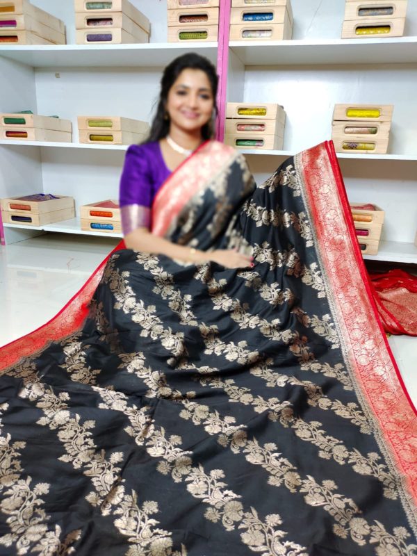 Matka crepsilk saree with contrast kanchi boaders with contrast blouse and pallu