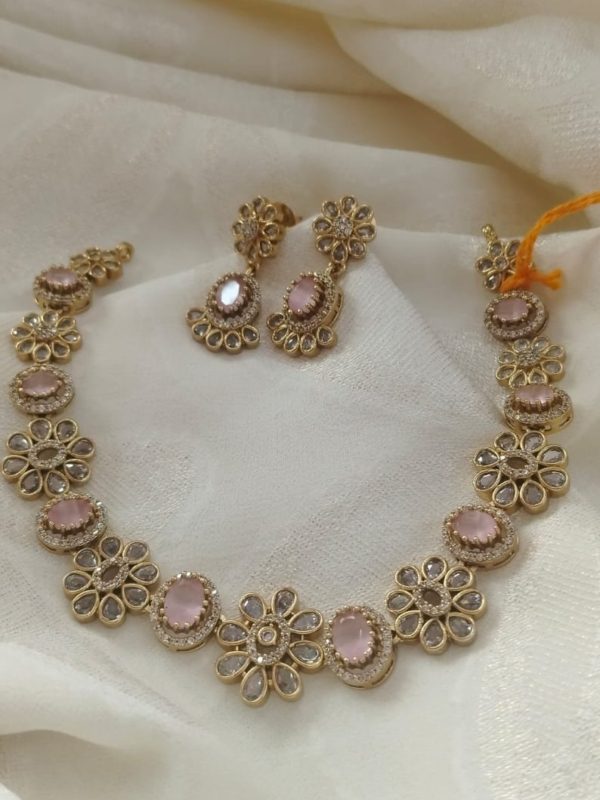 Victoria neck piece