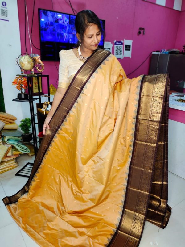Premium Gadwal Silk